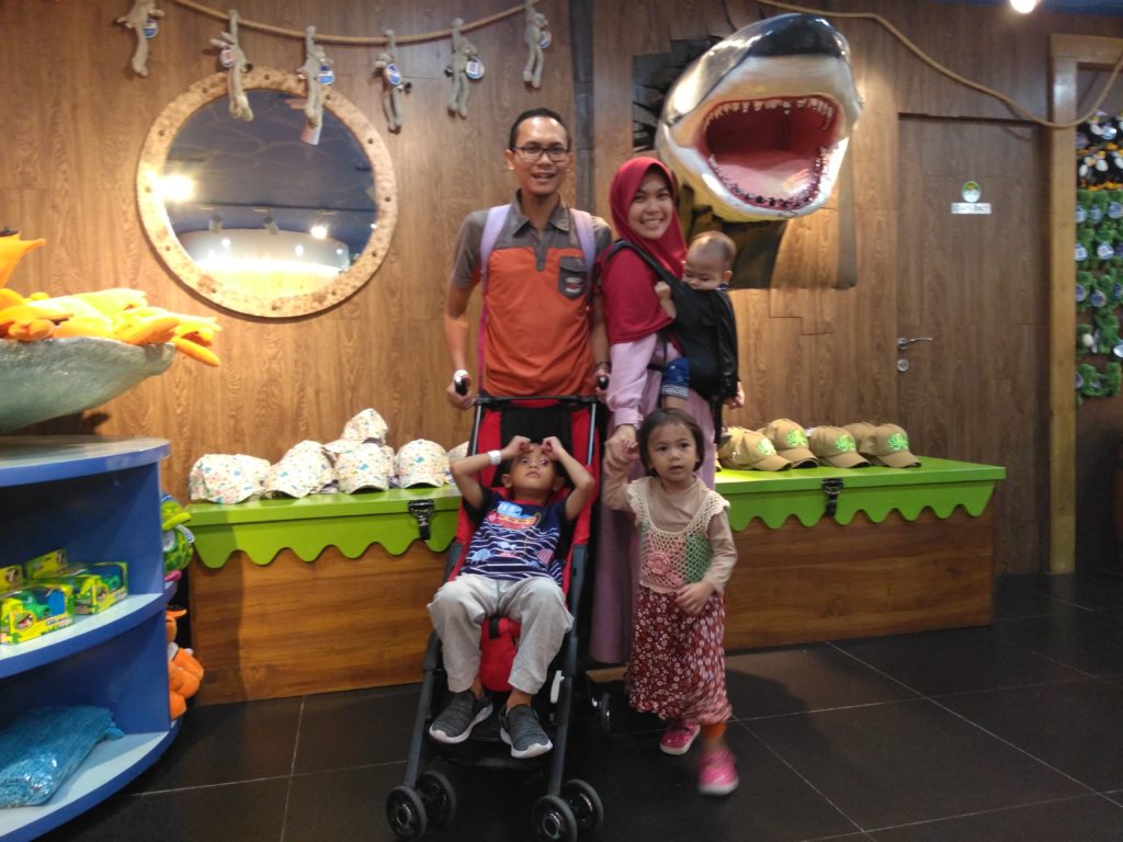 Jakarta Aquarium - ayunafamily.com